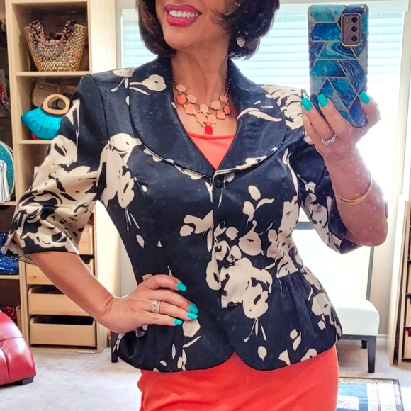 Gorgeous J.S. Collections short sleeved dress jacket - Picture 9 of 17